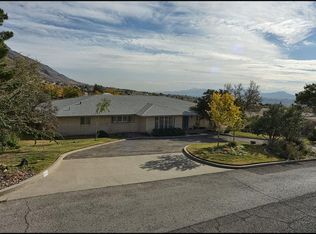 916 Singing Hills Dr, El Paso, TX 79912