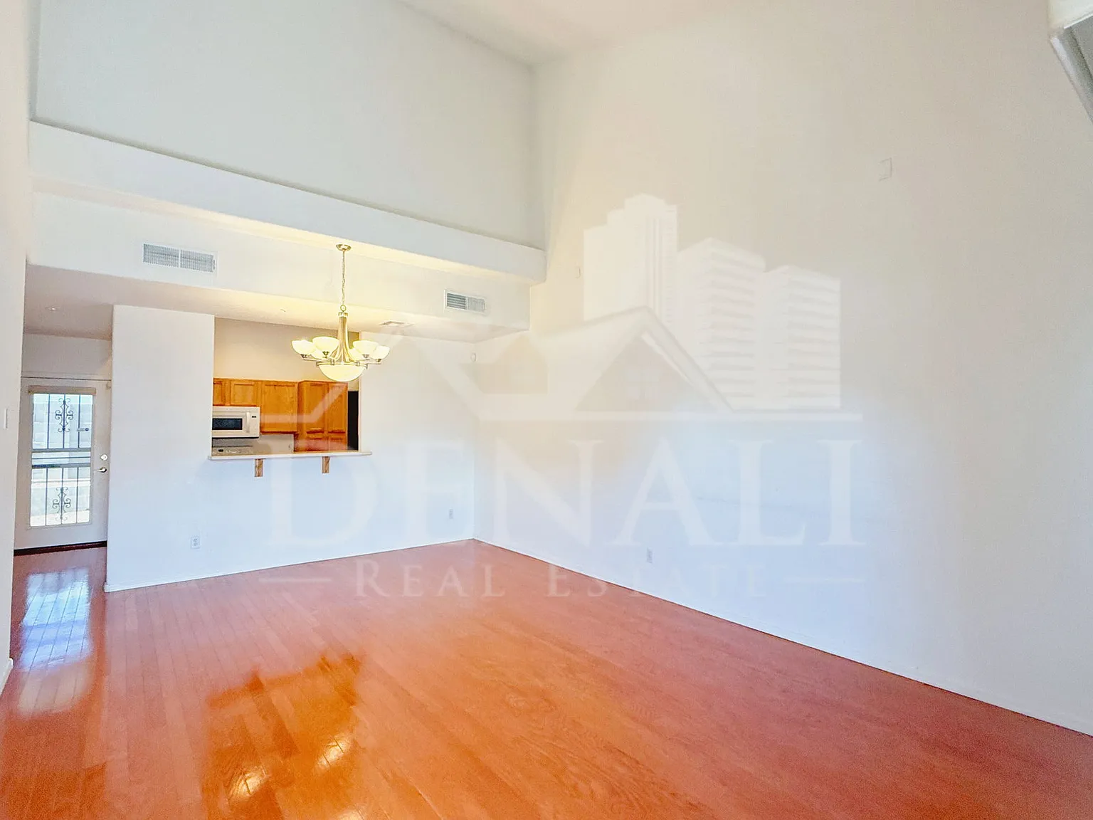 3 bed, 2.5 bath, 1398 sqft, $1,795 — Photo 3
