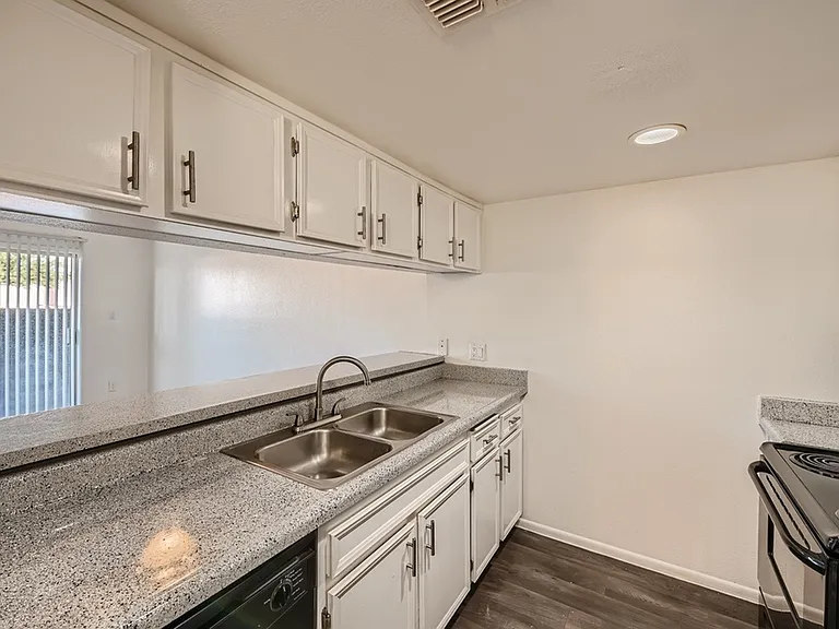 1325 W Guadalupe Rd — Photo 25