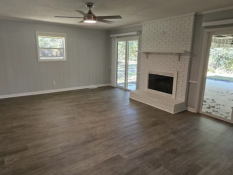 Den - with 2 sliding glass door to patio