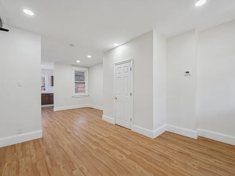 1623 S Lindenwood St — Photo 11
