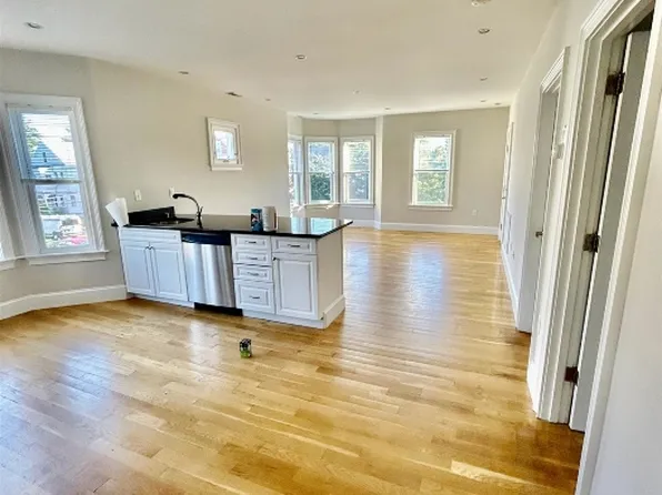 57 Greenleaf Ave APT 1, Medford, MA 02155