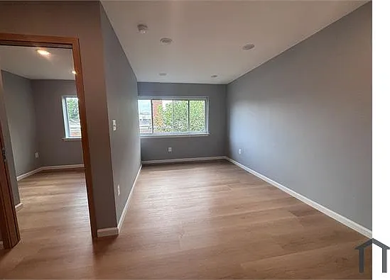 150 36th St NE #1 — Photo 16