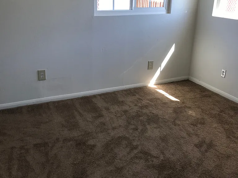 26936 Prospect St — Photo 11