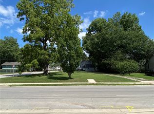 805 10th St, Charleston, IL 61920