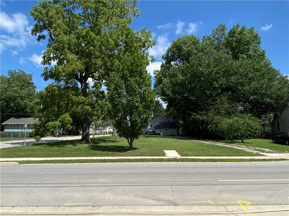 805 10th St, Charleston, IL 61920