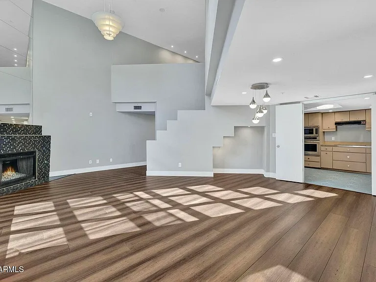21 W Pasadena Ave #1 — Photo 2