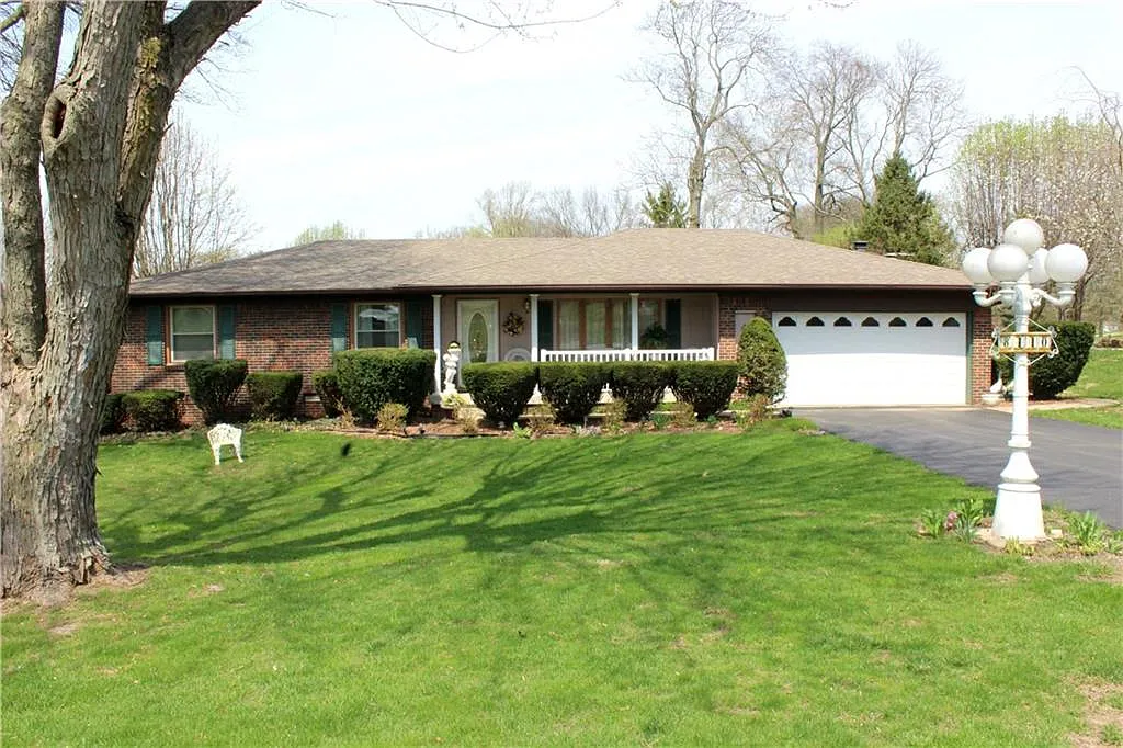 8440 Hilltop Ln photo 1