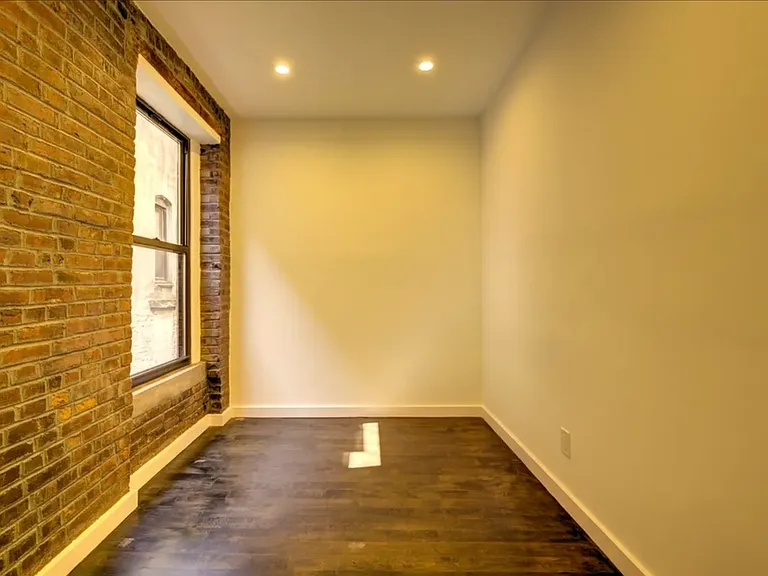 322 E 59th St #5A — Photo 7