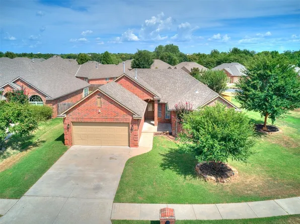 84 Kimberly Dr, Edmond, OK 73003