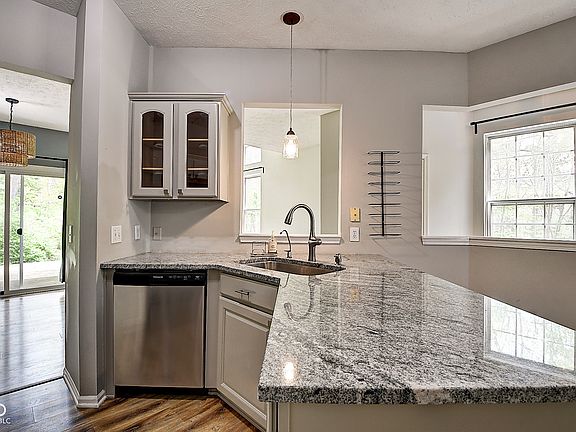 3rd image of 1044 Longwell Pl