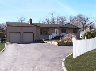 106 Rocky Point Landing Rd, Rocky Point, NY 11778