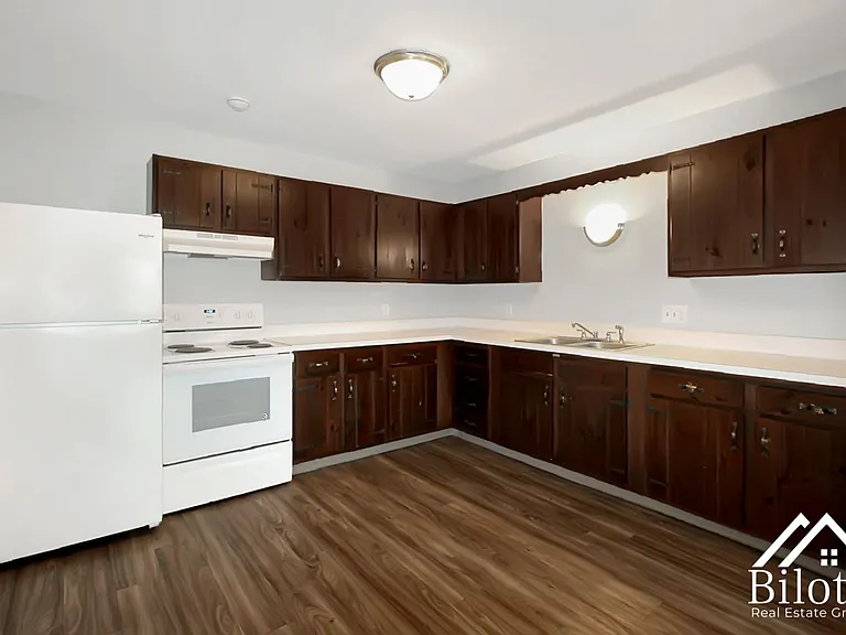 18 Lee Rd — Photo 1