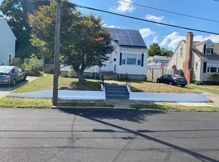 89 Fillmore St, Pawtucket, RI 02860