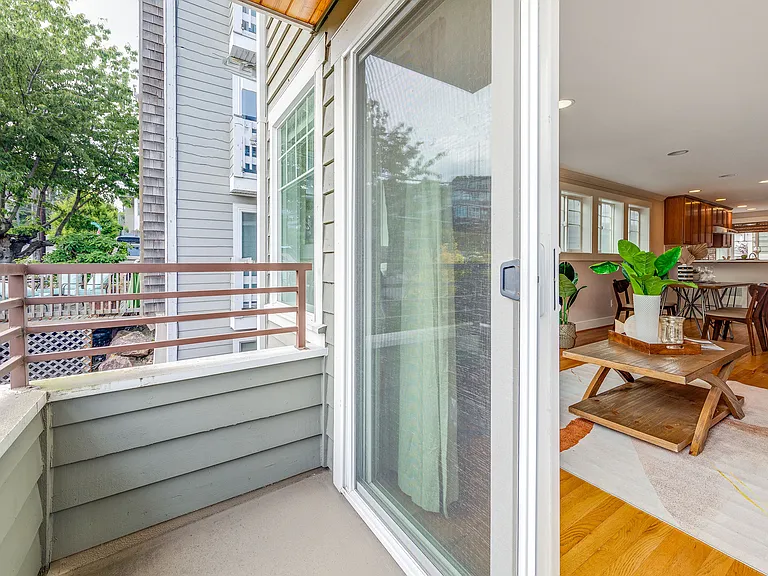 1022B Taylor Ave N — Photo 10