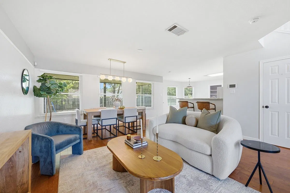 3 bed, 2.5 bath, 1990 sqft, $2,500 — Photo 1