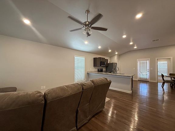 3rd image of 6209 Poppy Dr