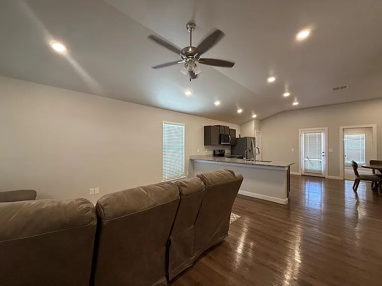 6209 Poppy Dr — Photo 3