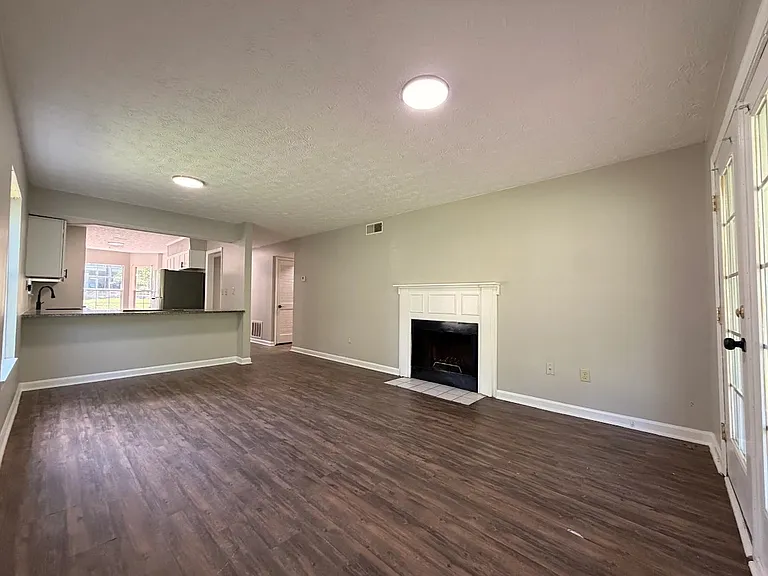 130 Cumberland Ct #B — Photo 6