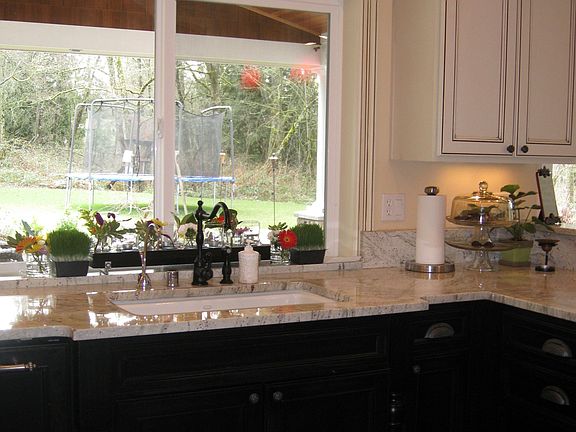 Intergrated dishwasher/fridg