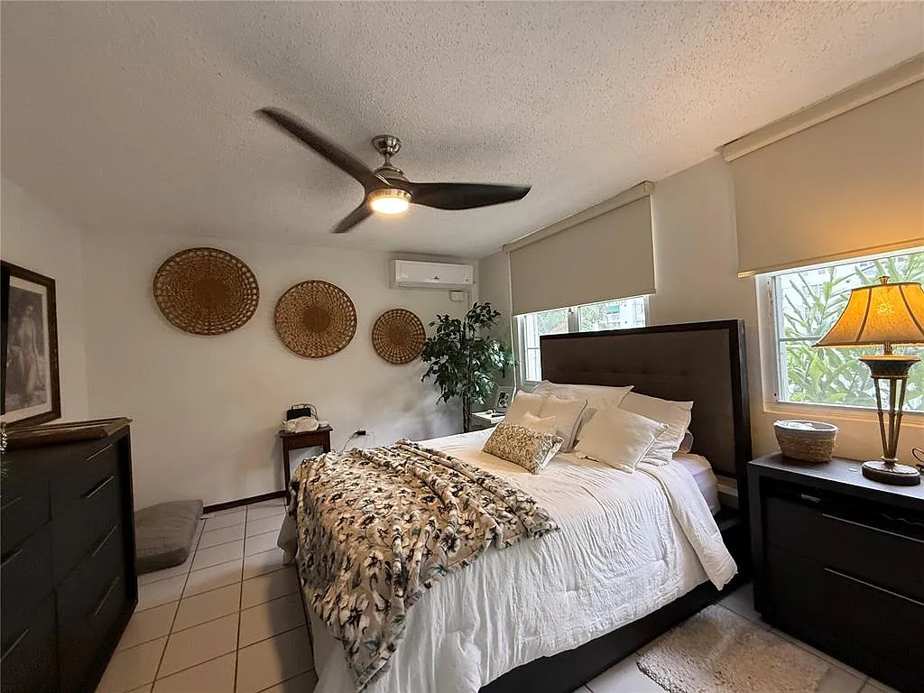 3 bed, 2.0 bath, 1305 sqft, $2,900 — Photo 2