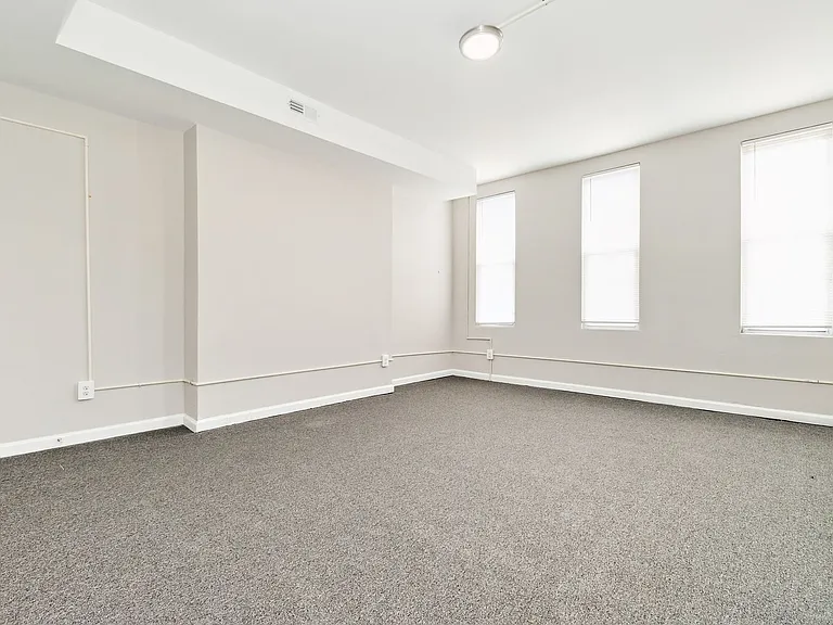 1418 N Eden St — Photo 17