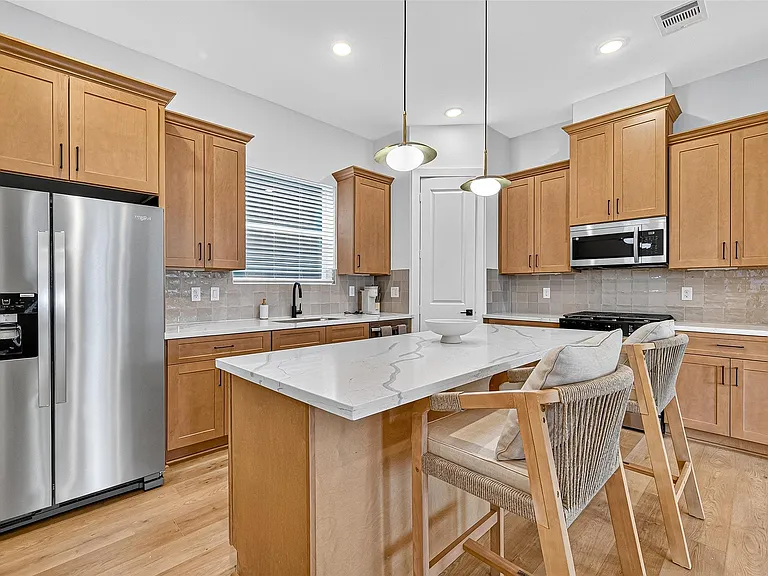 3315 Daphne St — Photo 16