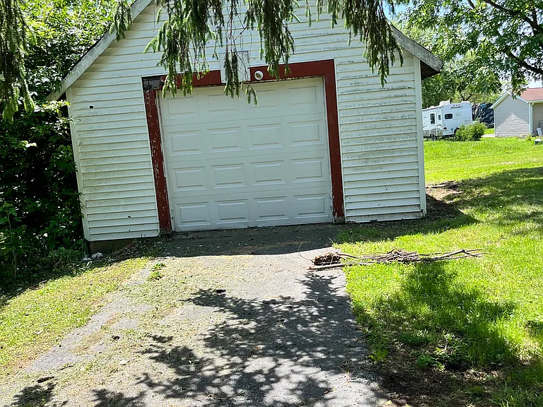 1015 W Elm St — Photo 8
