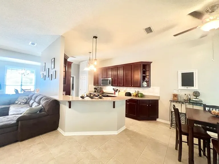 1660 Northridge Rd — Photo 13
