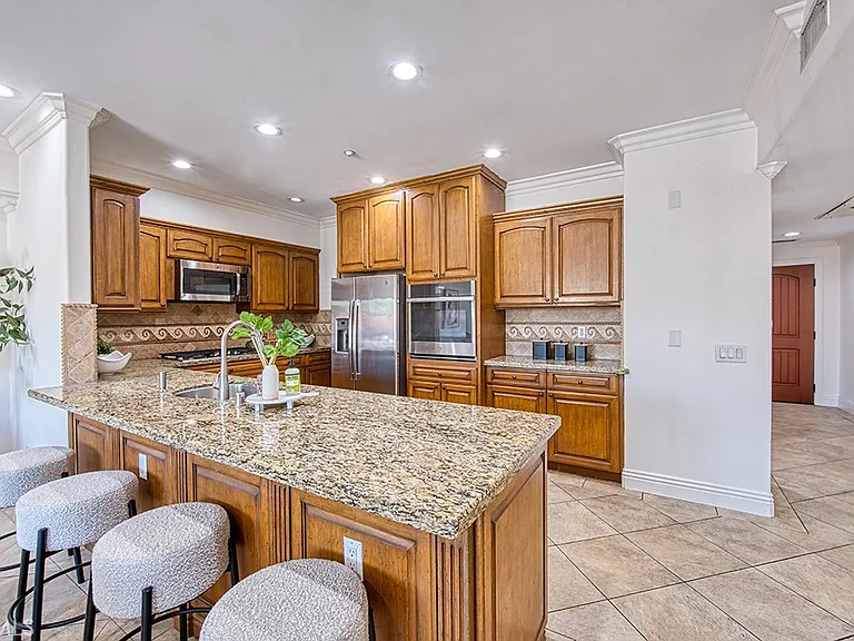 1520 El Camino Real #11 — Photo 4