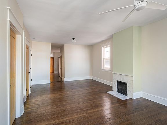 4th image of 1455 W Erie St APT 3