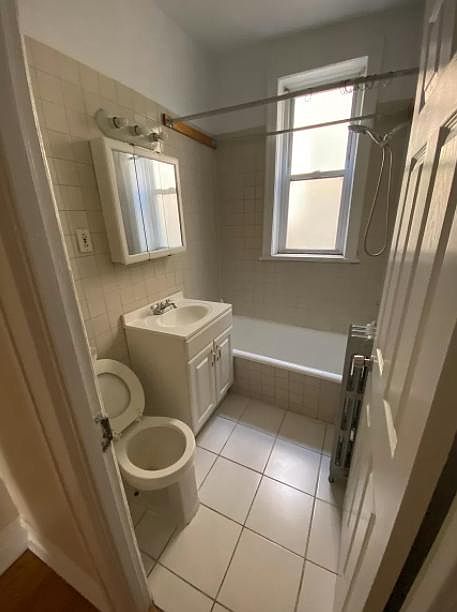 1st image of 4935 N Whipple St #1