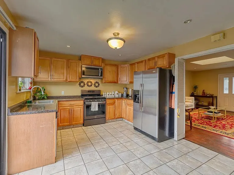 475 Carmel Ave — Photo 4