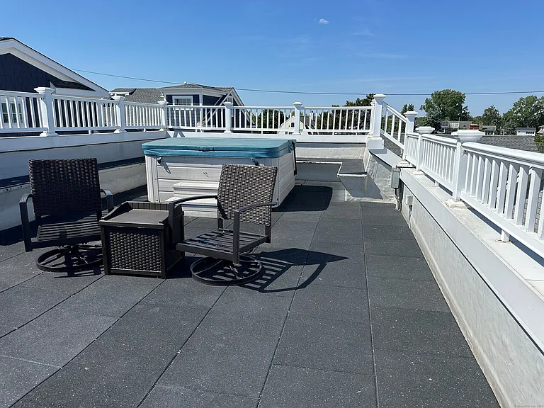 2149 Fairfield Beach Rd — Photo 3