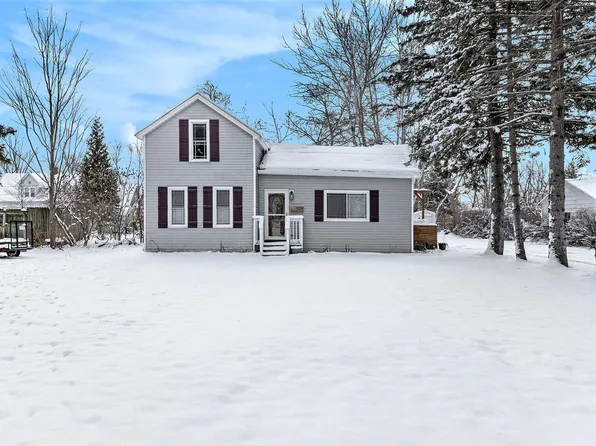 509 5th St, Spring Lake, MI 49456