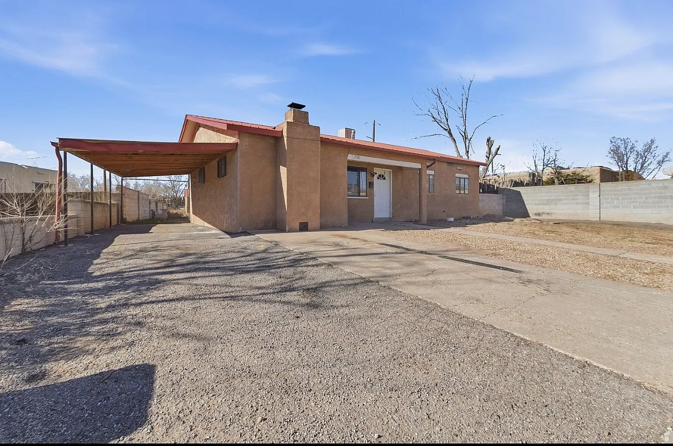 3 bed, 1600 sqft, $2,450 — Photo 1