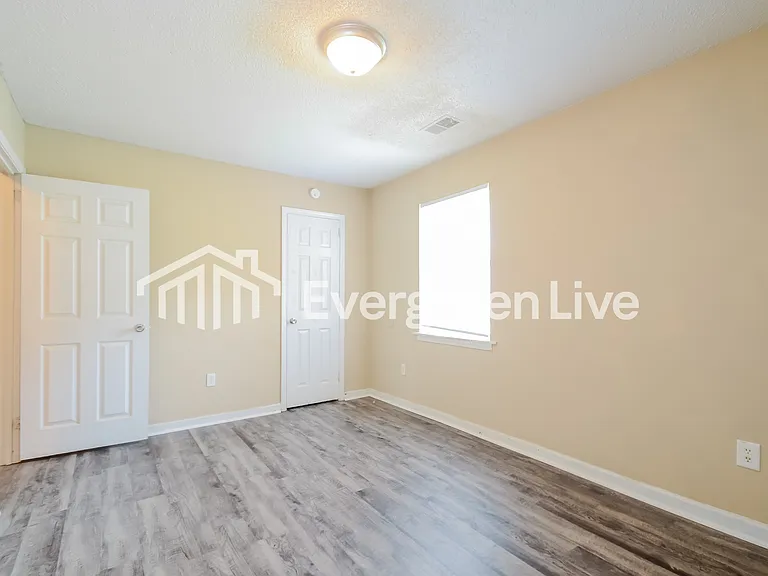 204 Leewood Cir — Photo 8