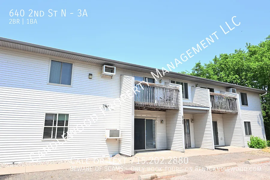 Pet Friendly Lower 2 Bedroom Apartment Available November 1st! — Photo 2