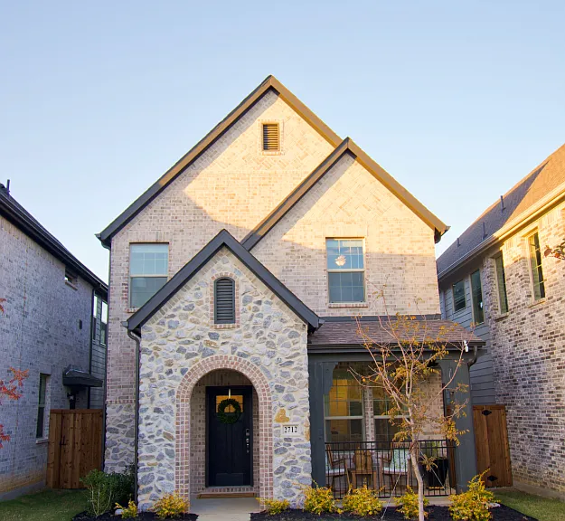 2712 Big Bend Mews — Photo 1