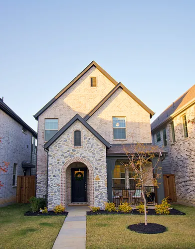 2712 Big Bend Mews Photo 1