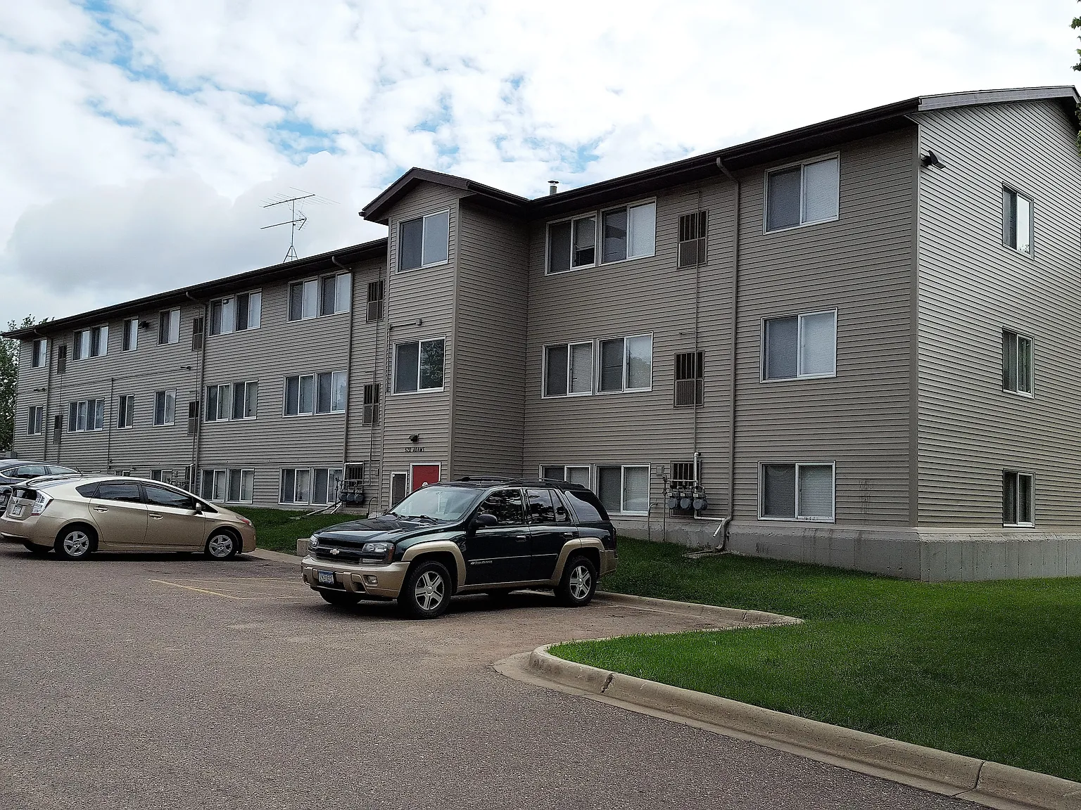 1 bed, 1.0 bath, 700 sqft, $950 — Photo 2