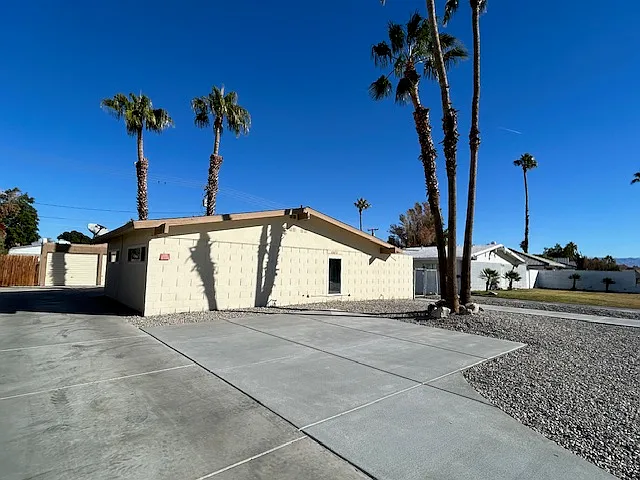 2 bed, 900 sqft, $1,695 — Photo 1