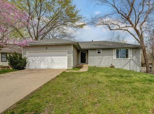 2955 W Village Ter, Springfield, MO 65810