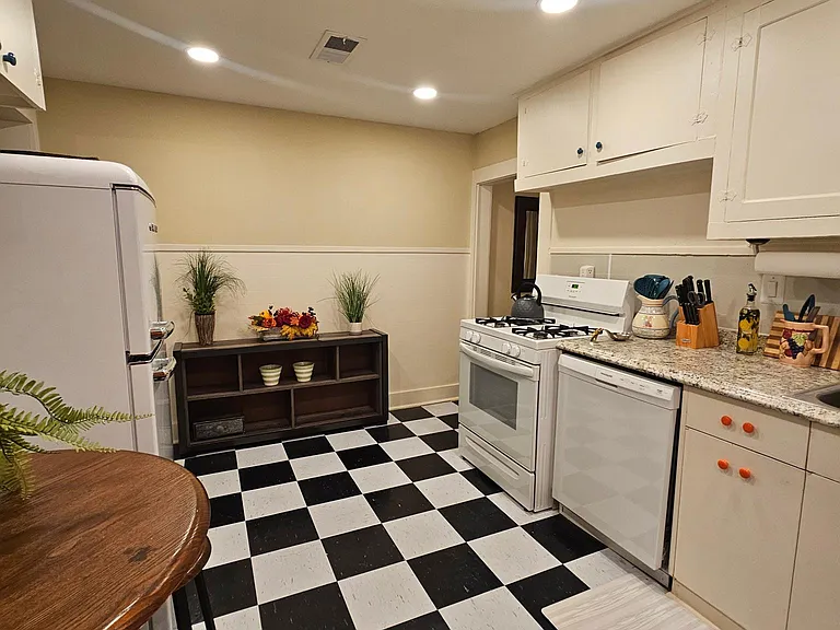1026 Euclid St #2 — Photo 22