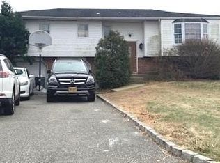 461 Pulaski Rd, Greenlawn, NY 11740