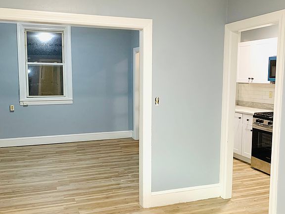 4th image of 925 3rd Ave APT 9