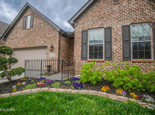 1725 Green Parrot Dr, Knoxville, TN 37922