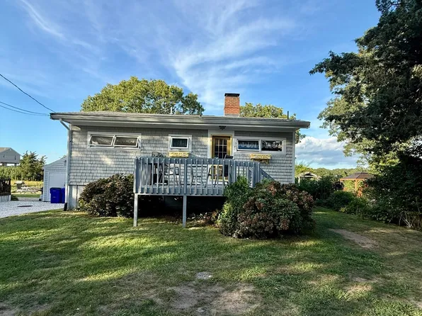 26 Massasoit Ave, Bourne, MA 02532
