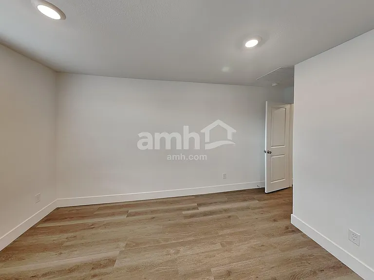 5879 Vaes Dothrak St — Photo 7