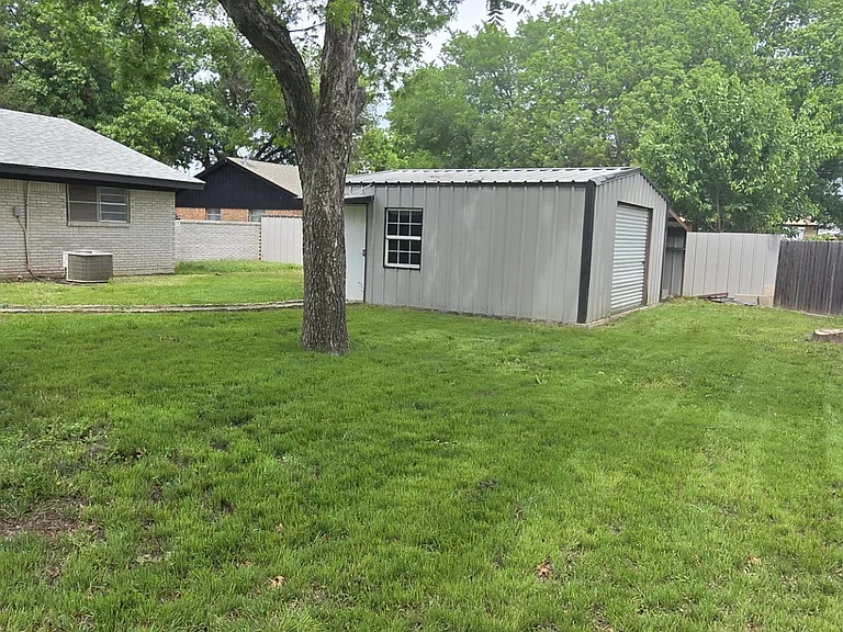 805 Aztec Dr — Photo 15